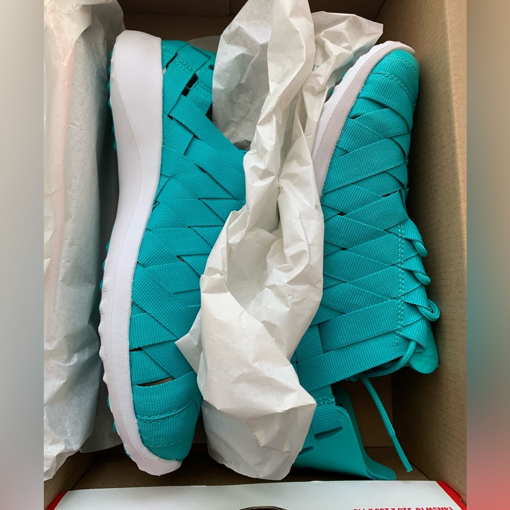 New in box women’s Nike shoes